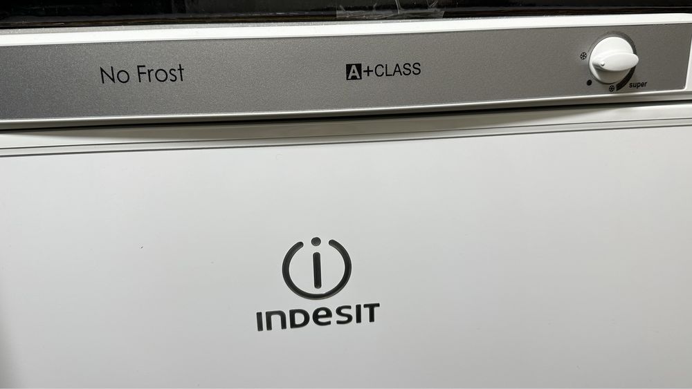 Морозильная камера INDESIT NUS 16.1 AA NF H (UA) No Frost