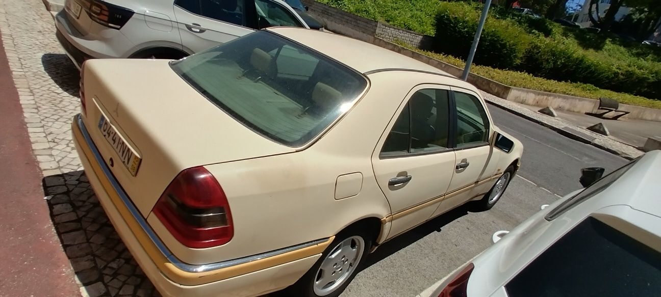 Mercedes C250 d 1995 .  Foi o  melhor motor fabricado pela  Mercedes.