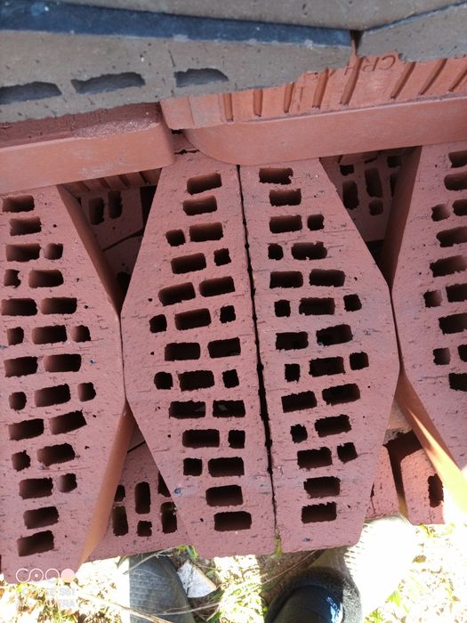 Cegła różne kształty. Pustaki stropowe