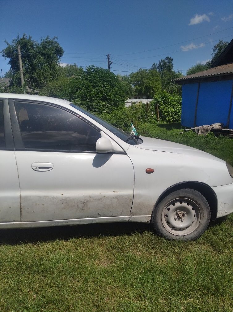 Автомобіль дево  ланос