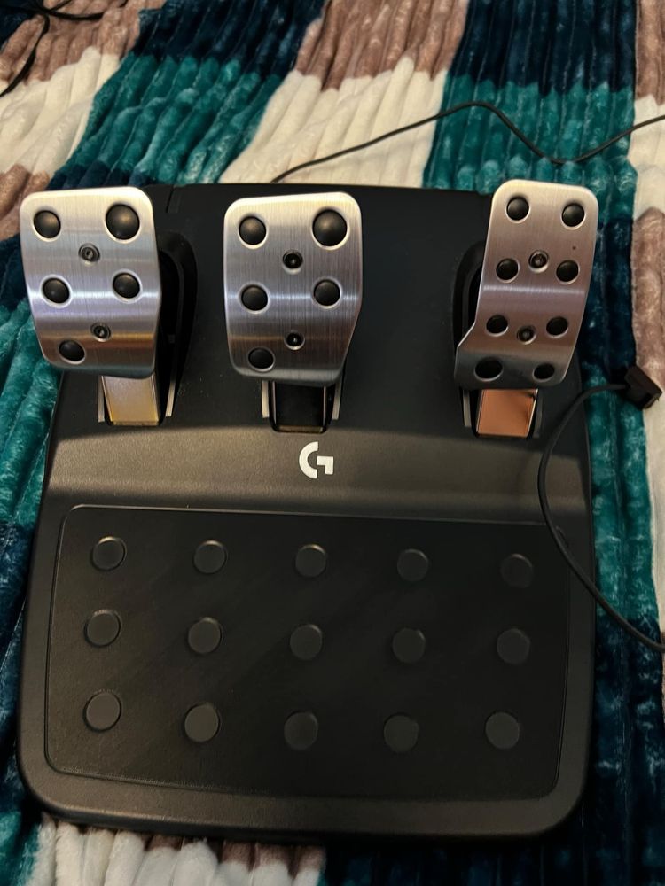 руль Logitech G923 Racing Wheel and Pedals for PS4 and PC