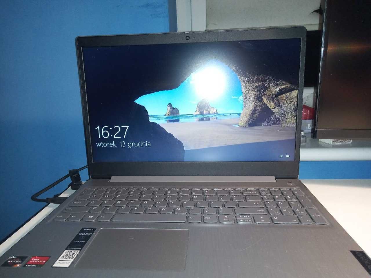 Lenovo IdeaPad 3 AMD Ryzen 5 3500H VEGA 8 | RAM (GB) 8
Dysk 250 GB SSD