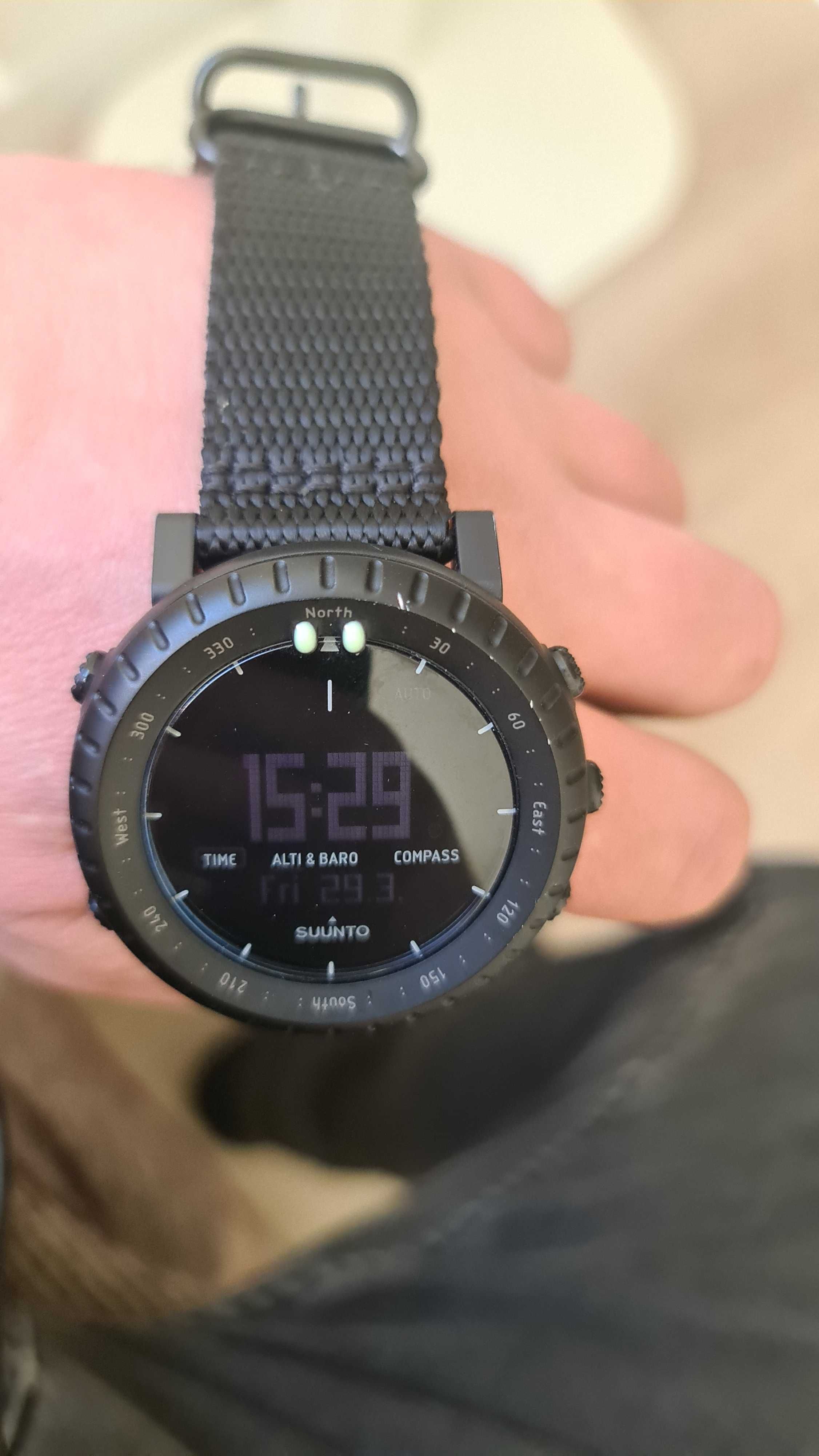 Годиник Suunto Core