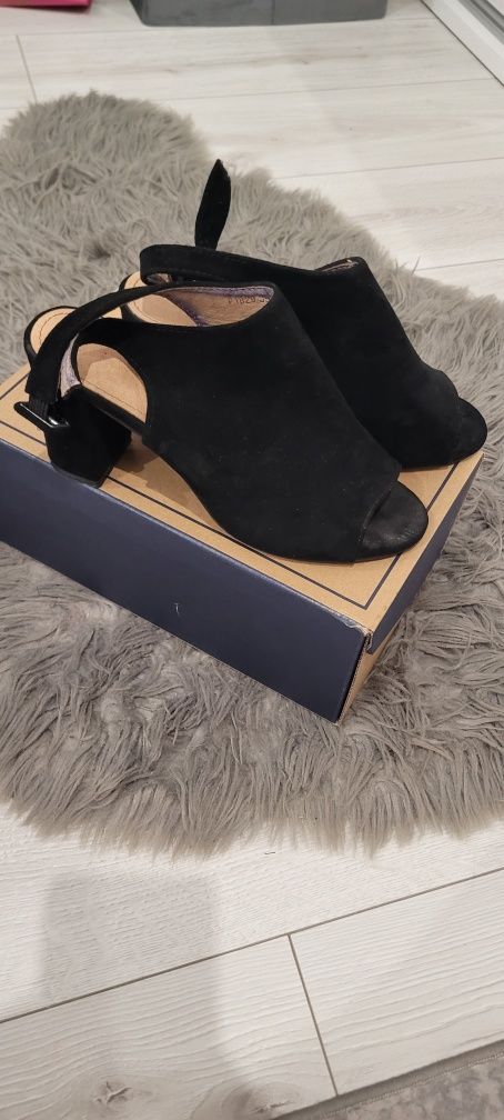 Buty damskie na obcasie