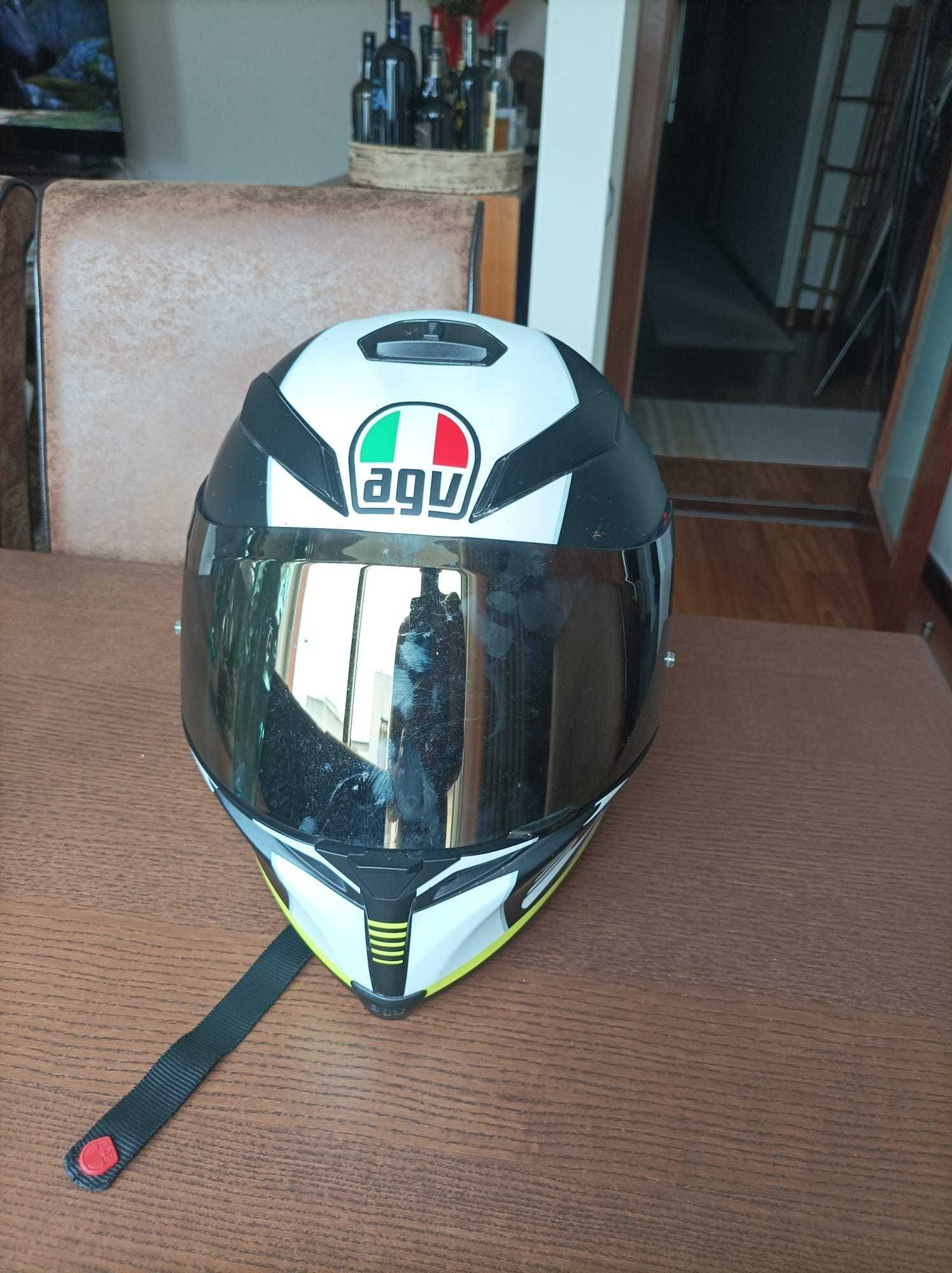Capacete AGV K5.