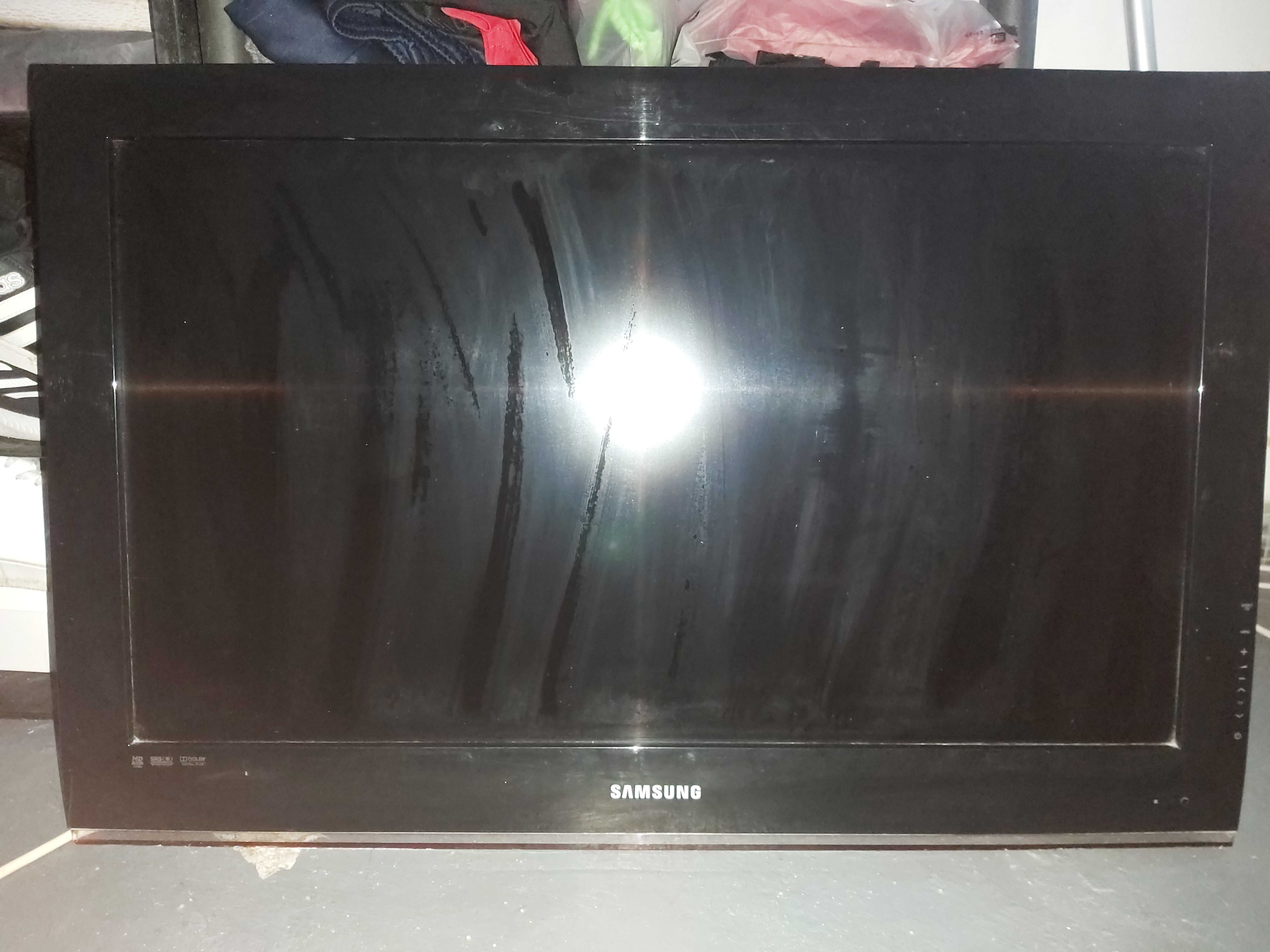 Televisão Samsung com comando