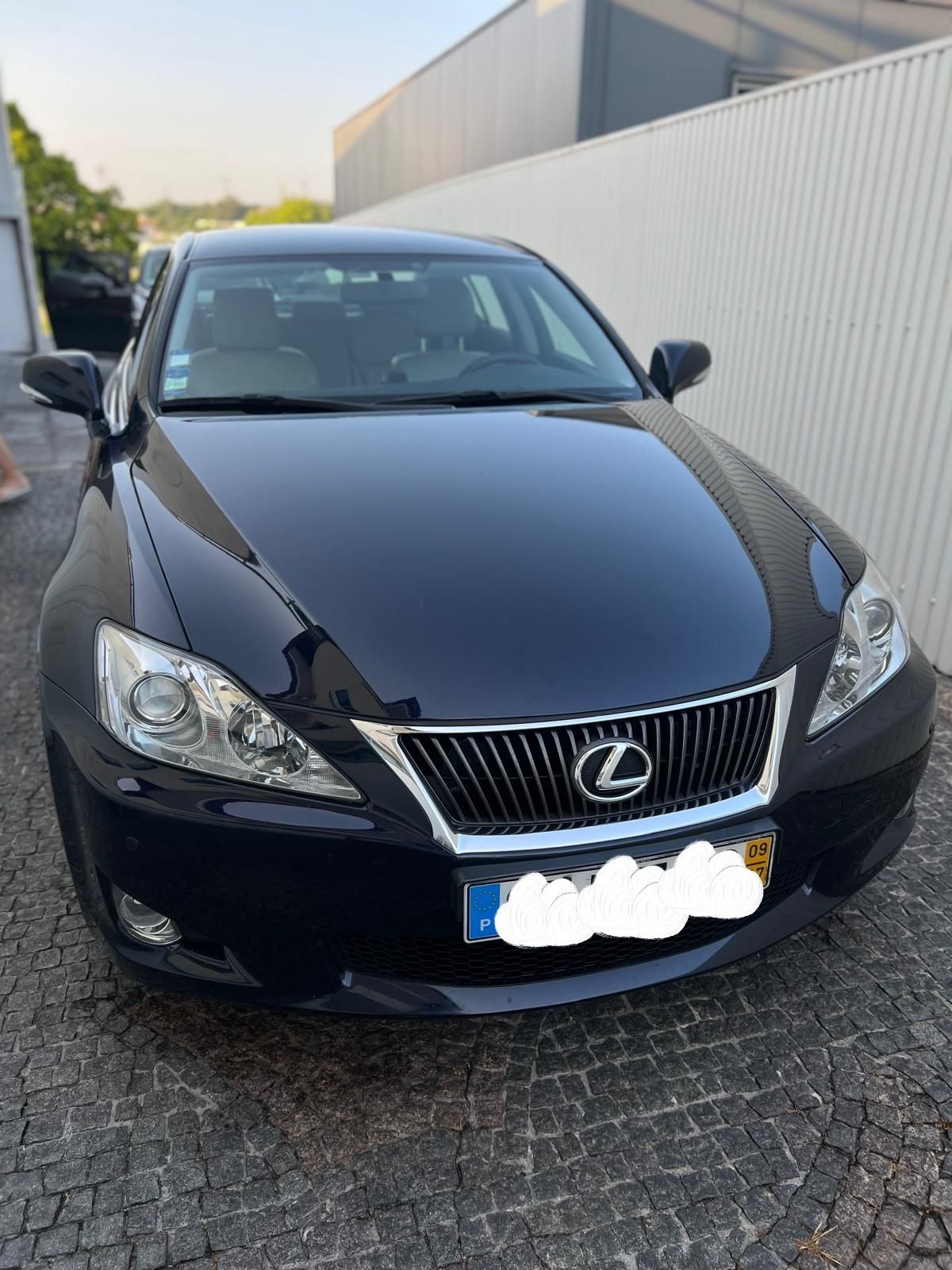 Vendo Lexus IS220d Luxury, de 2009 com 115000km