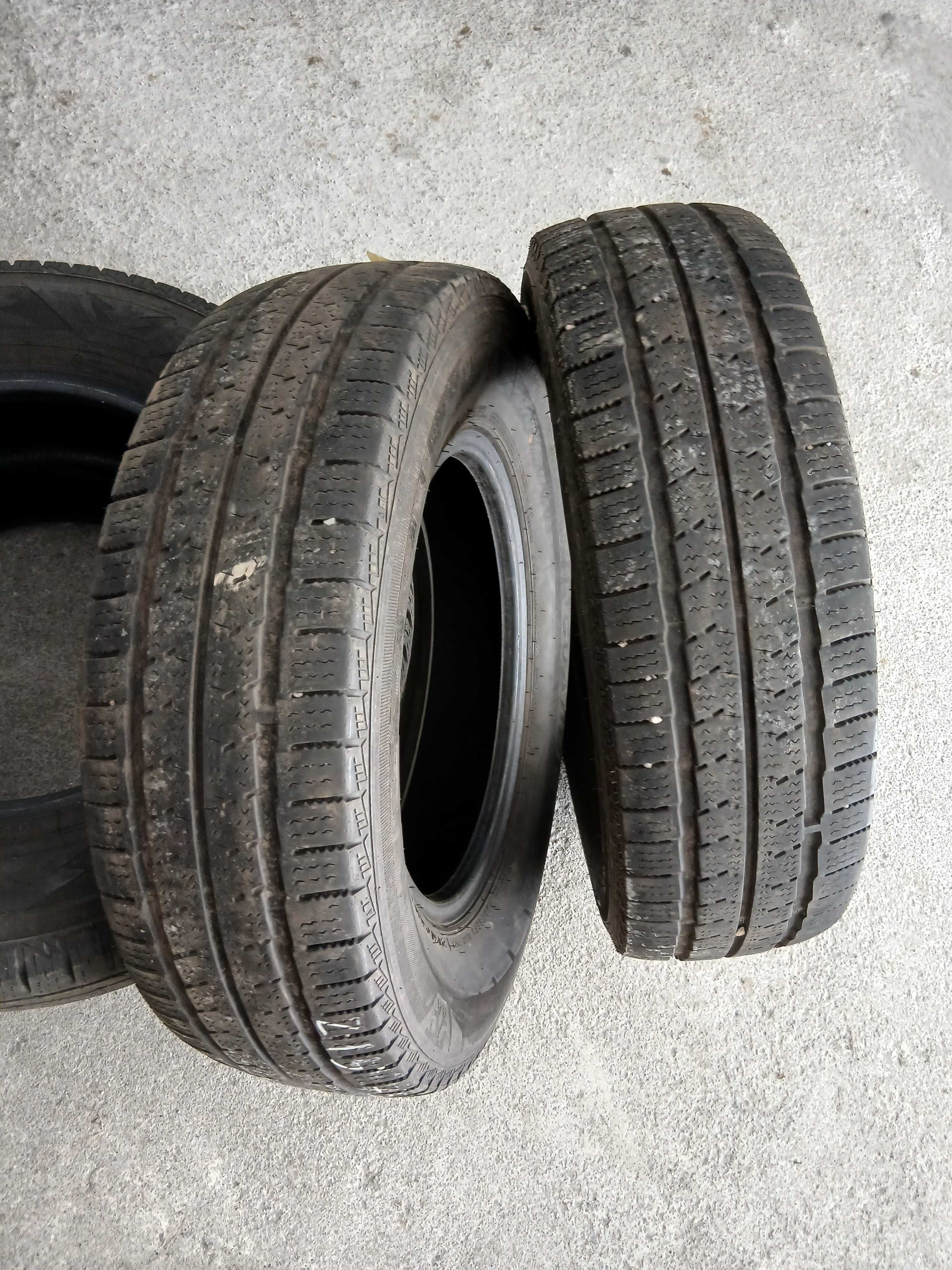 2 Pneus 215/75R16 C Nexen