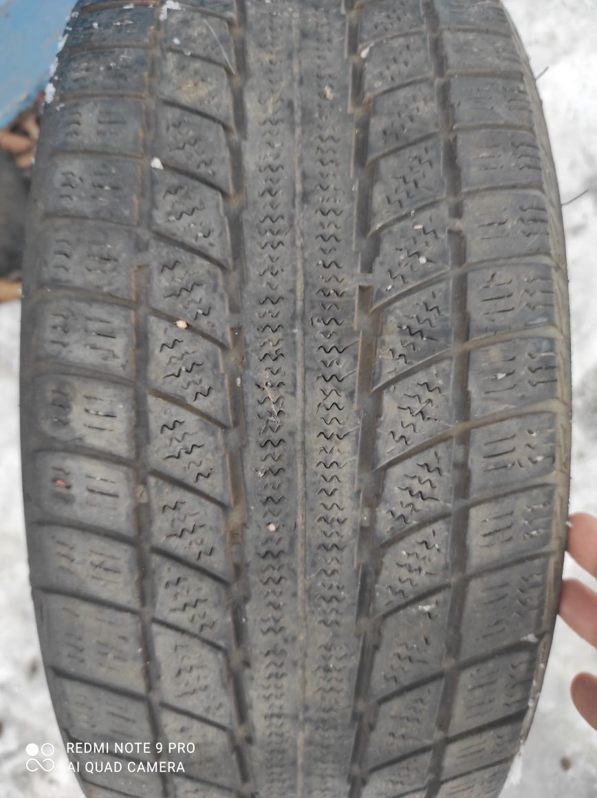 Продам резину 215/55 R17