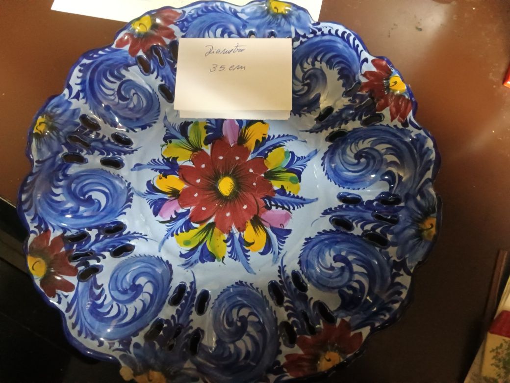 Vendo pratos decorativos.