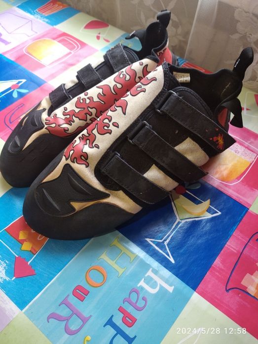 Скальні бутси   іде на 42-43розмір