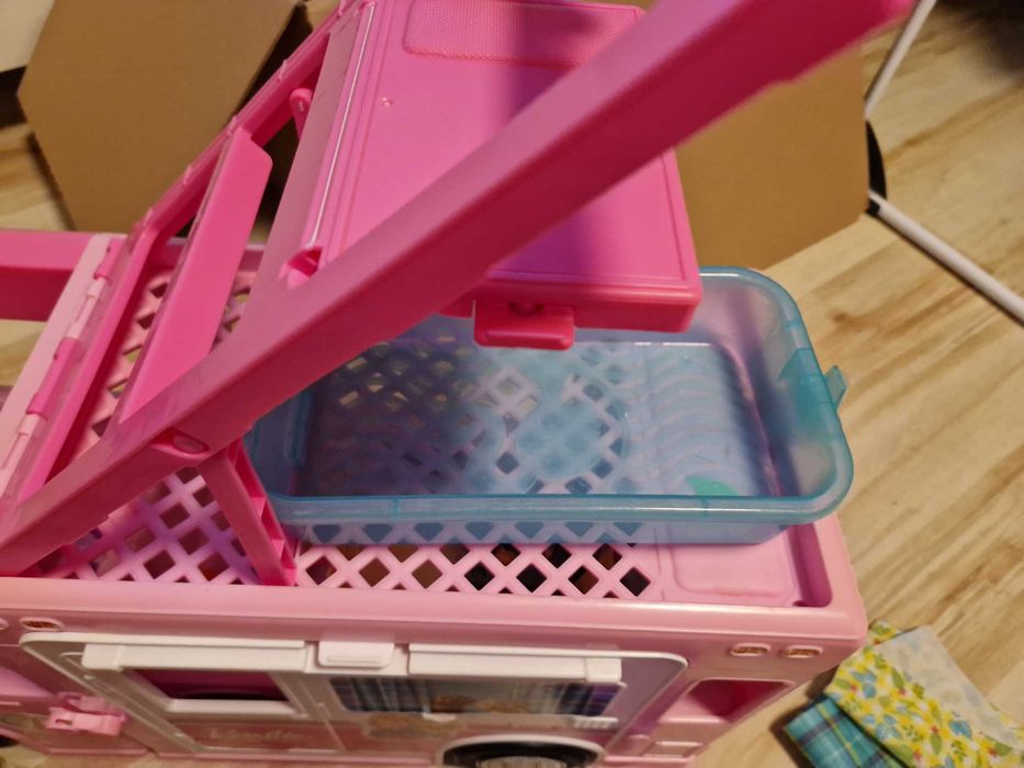 Barbie camper + lalki gratis