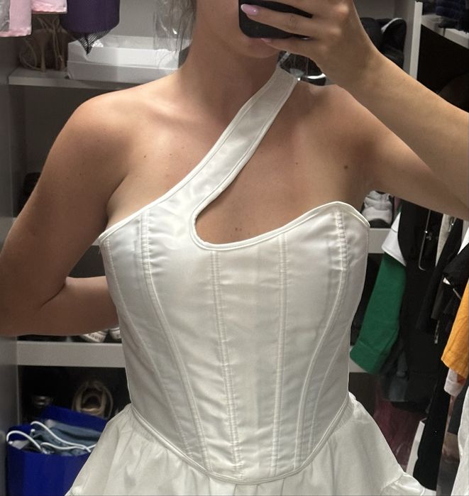 Корсет белый, ткань атлас, сзади шнуровка