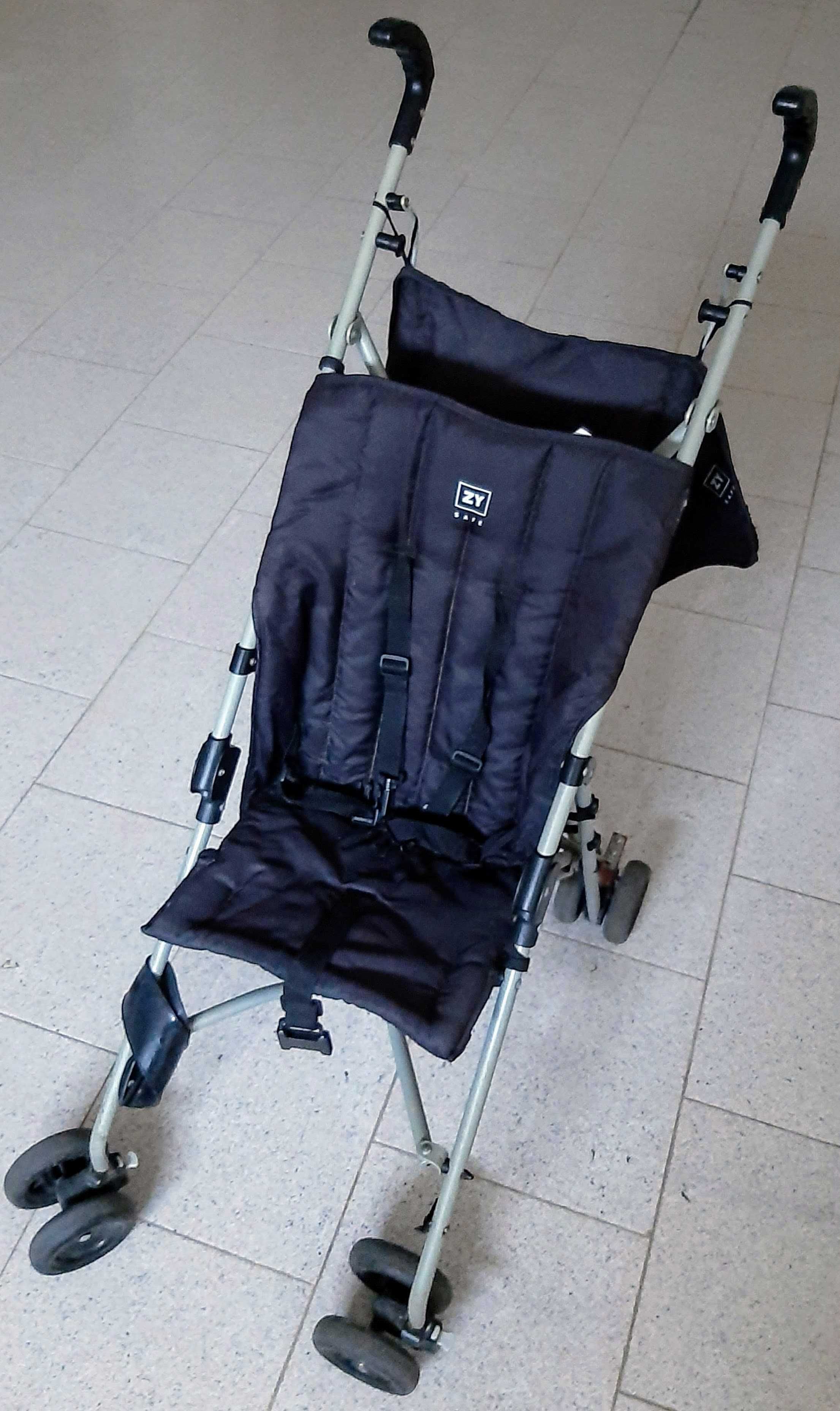 Vários artigos para bebé: Passear, brincar e comer