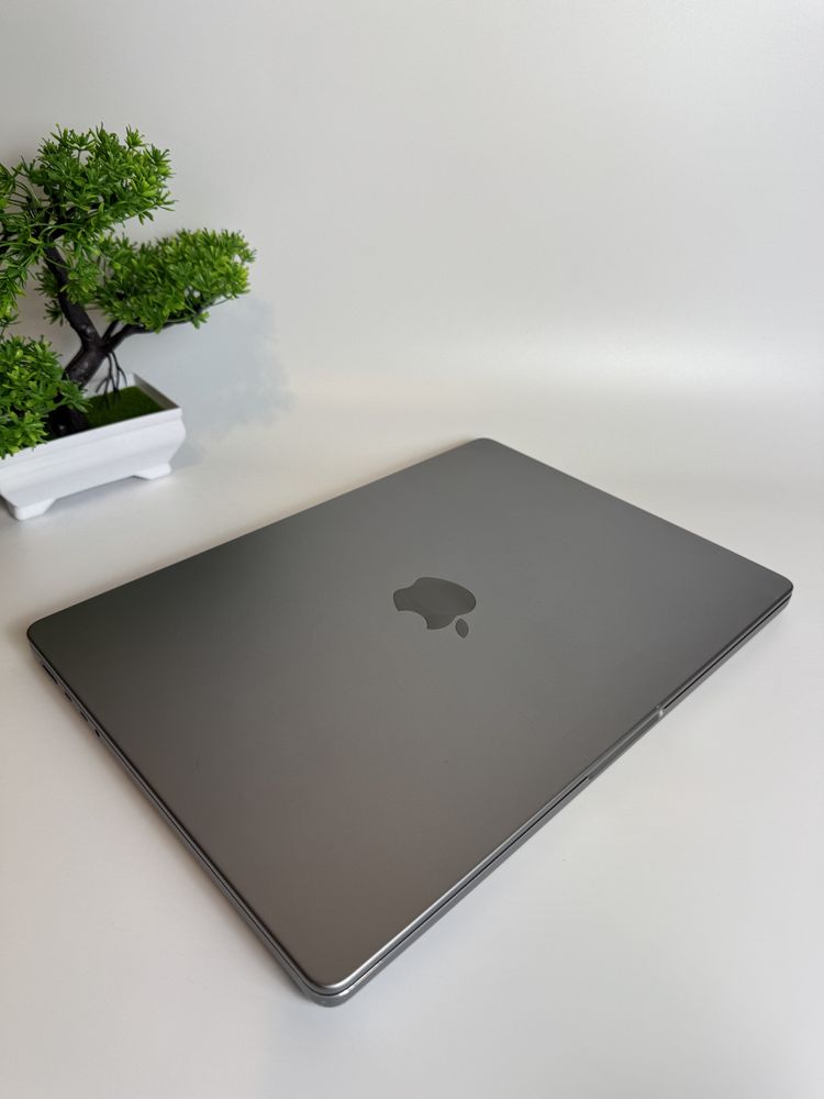 Apple MacBook Pro M1 14,2" A2442 | M1 Pro / 16GB RAM / 512GB SSD