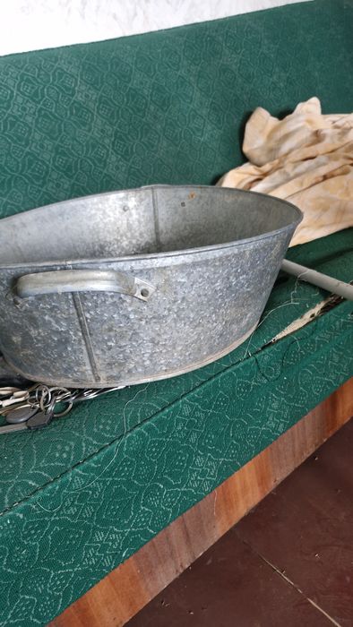 Продаю таз оцинкованный  б.у