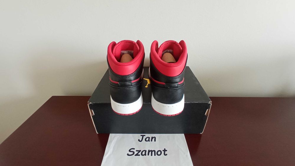 40 Buty Nike Air Jordan 1 Mid Black Red Reverse Bred