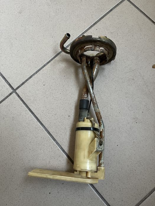 Pompa pompka paliwa wstępna w zbiornik BMW 3 E30 wąska lampa 325i 320i