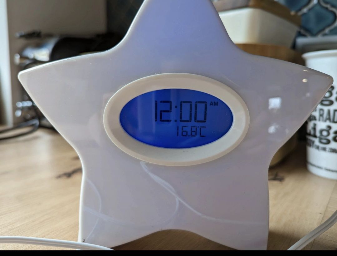 Dzienniczek karmienia, lampka nocna i zegar w jednym Serenity Star