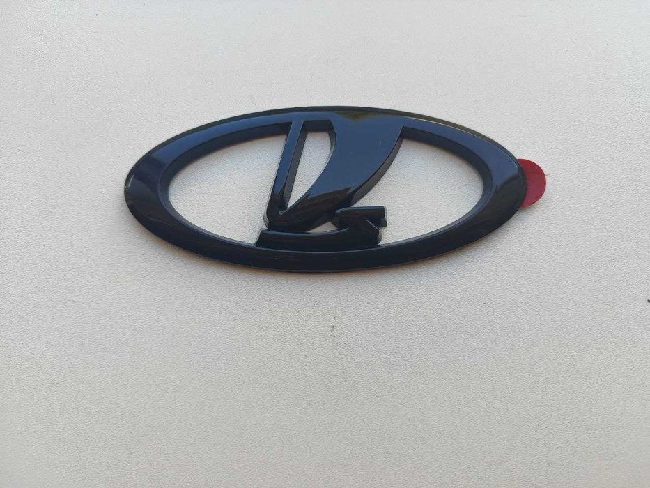 Эмблема решетки радиатора на скотче ВАЗ 2170, 2171, 2172, 2190