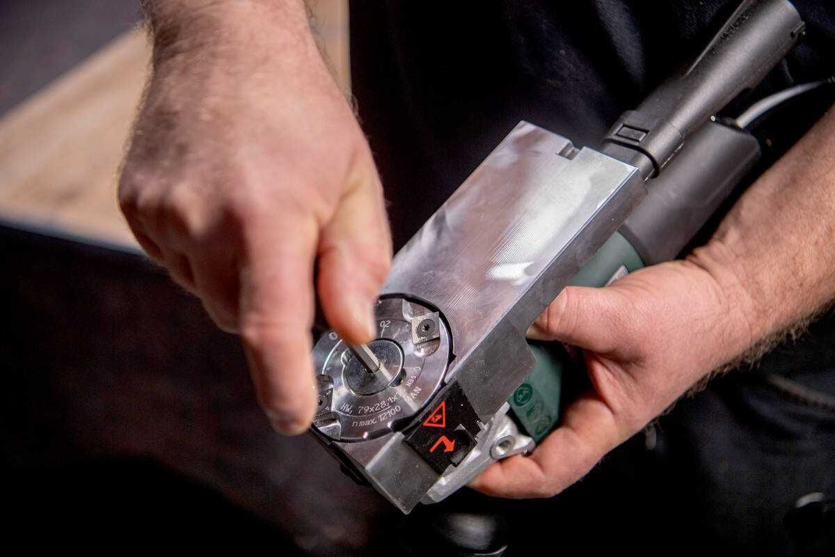 Frezarka do lakieru Metabo LF 850 S wraz z odkurzaczem