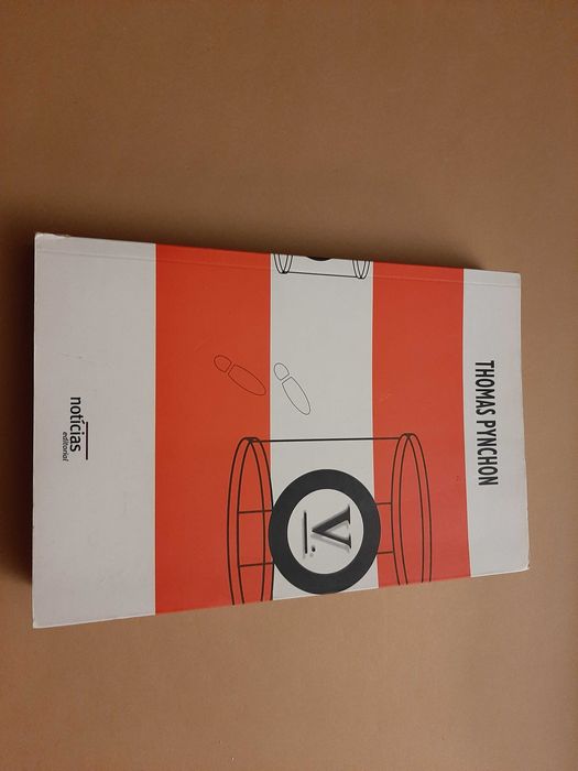 V.–   Autor  //Thomas Pynchon - Ano/2000