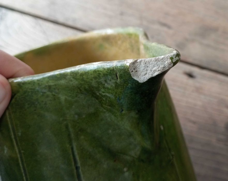 Antigos jarros olaria de Barcelos e faiança das Caldas da Rainha