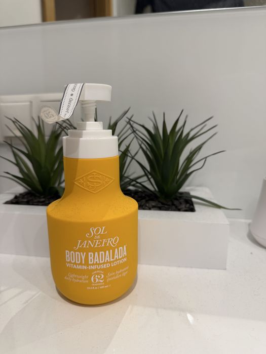 Sol de janeiro body badalada lotion