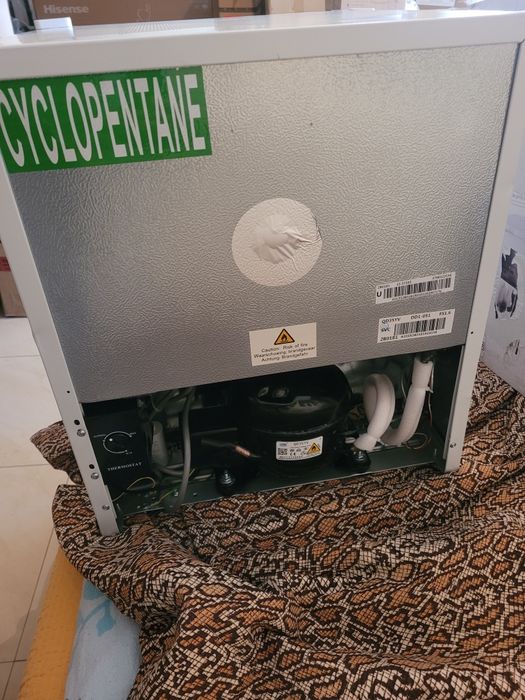 Sprzedam zamrażarkę wymiary zewnętrzne ok. 44 x 51 x 47 cm  33l