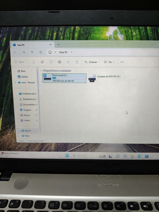 Vendo portátil ASUS bem estimado como novo.