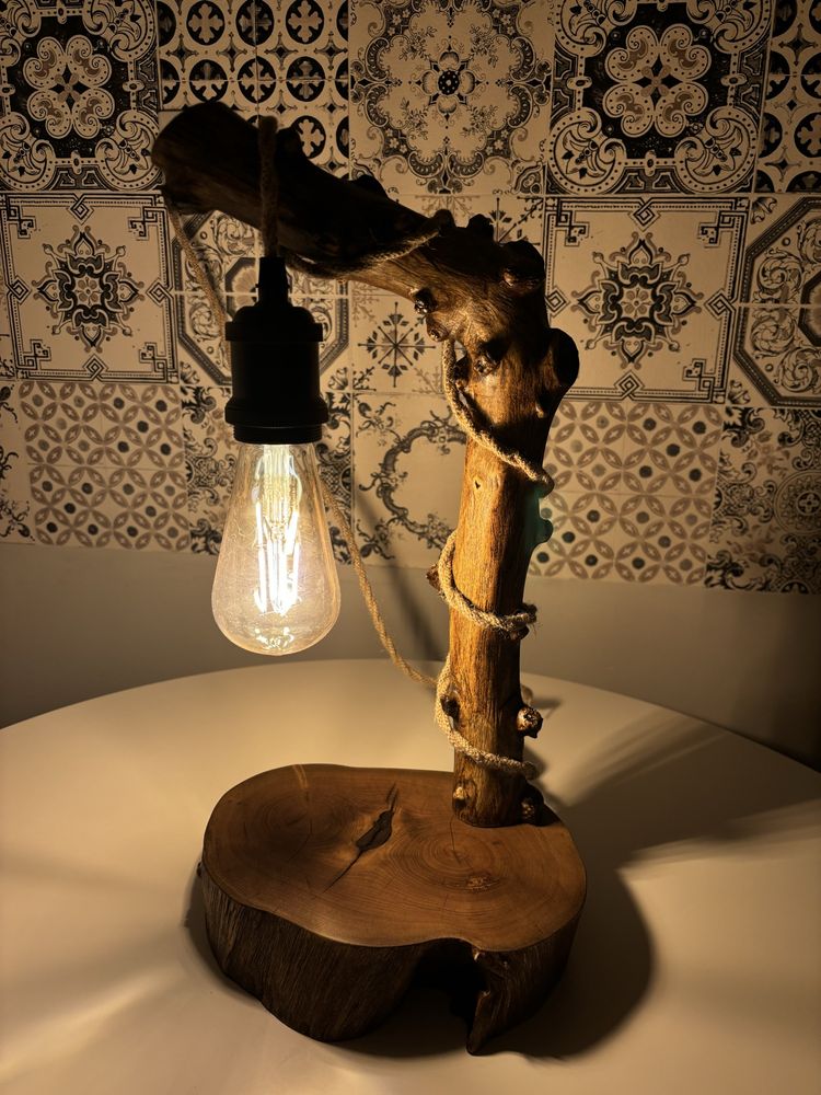 Lampka nocna z drewna