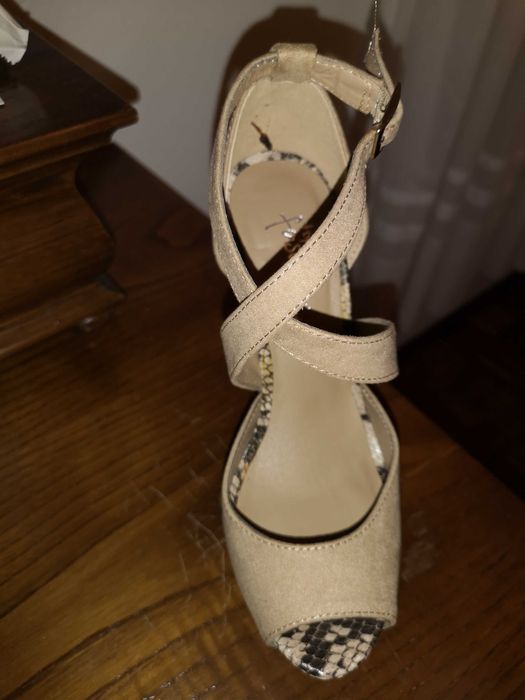Sandália beje nº36