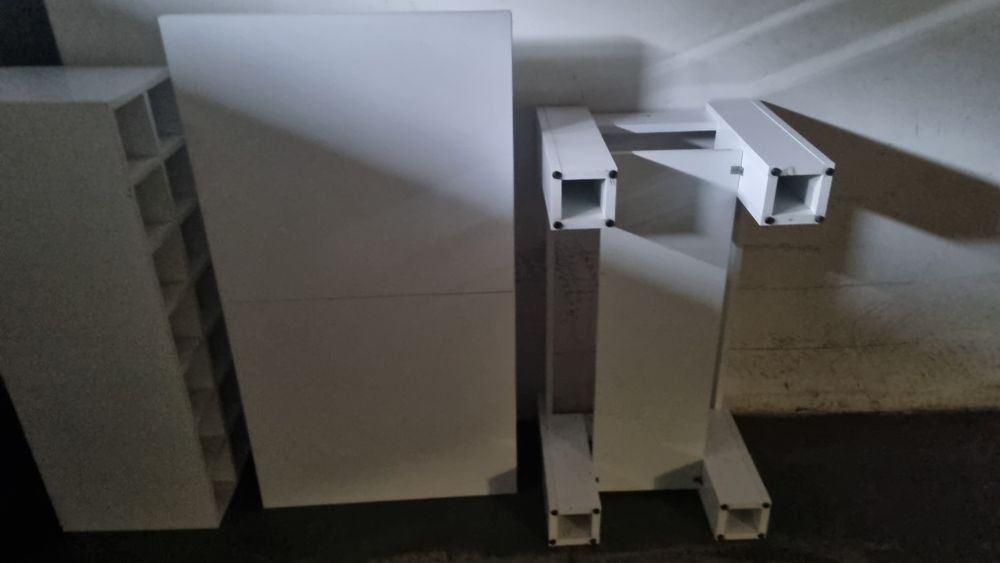 Stolik  i szafka jak za darmo