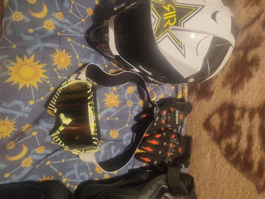 Продам мотоэкипировку