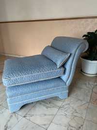Sofa individual com almofadas