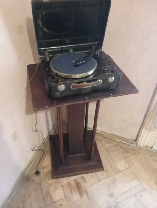 Підставка антикварна дерев’яна, барний столик