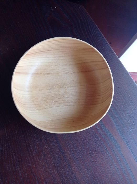 Travessa, taça, molheira e prato com divisórias