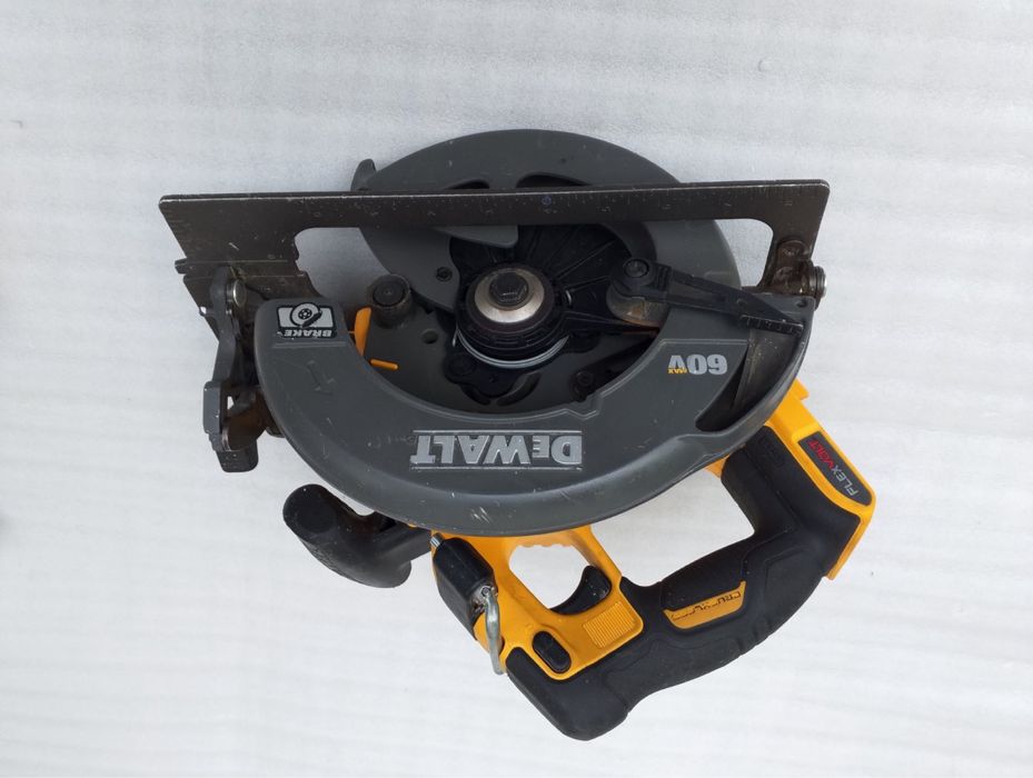 Дискова пила DeWalt DCS575, 60v