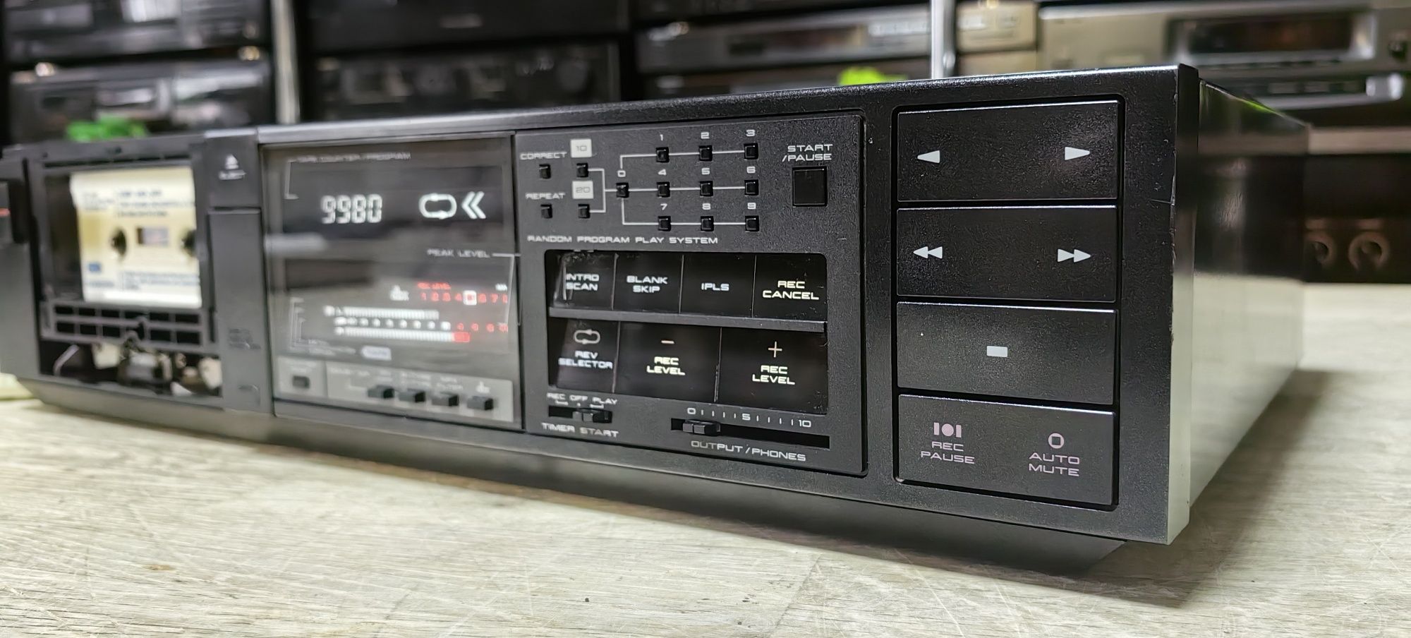 Касетний програвач Akai GX-R66
