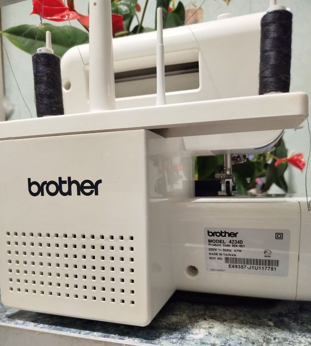 Оверлок Brother 4234D Швейна машина машинка