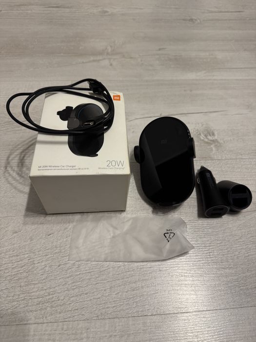 Автомобильный держатель для смартфона Xiaomi беспроводная зарядка