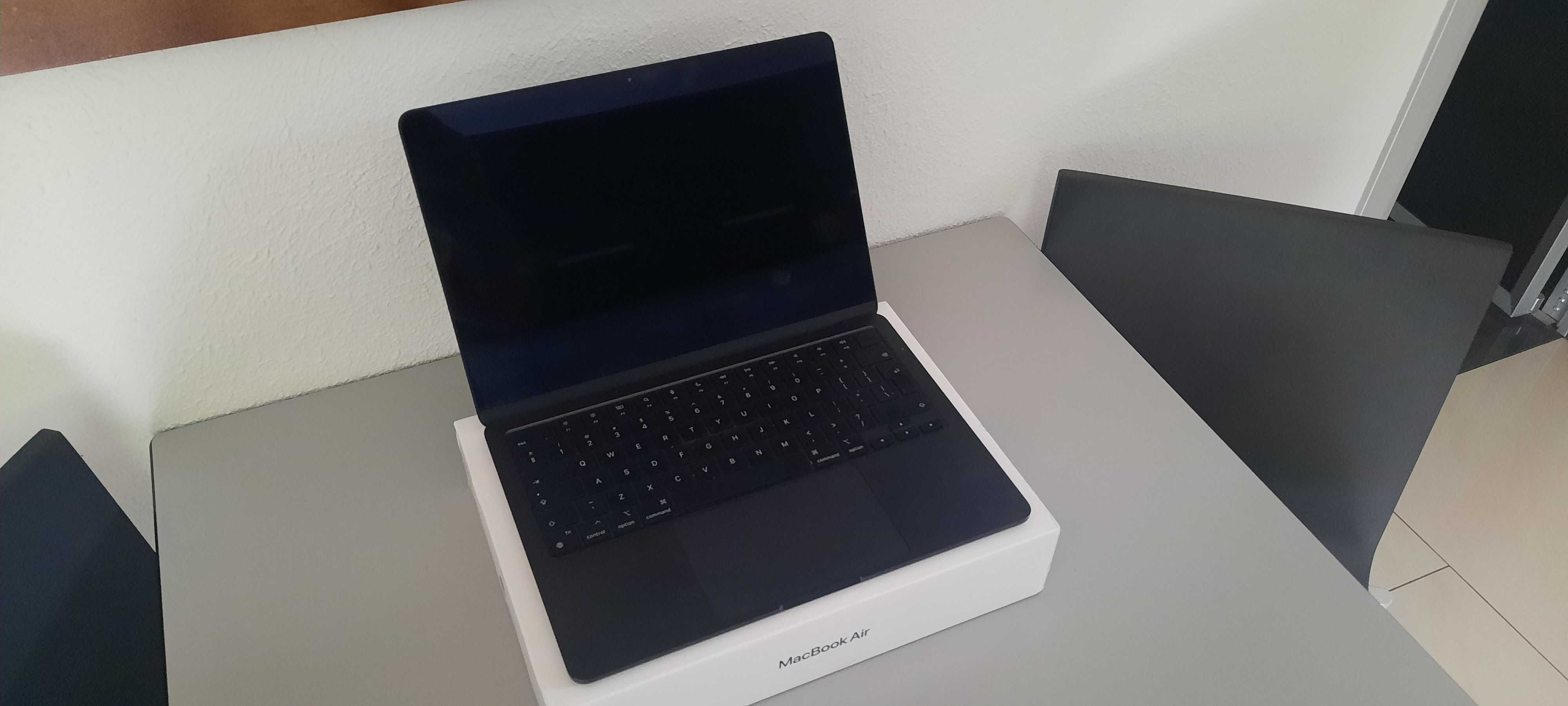 MacBook 13,3" Air M2/8GB/256GB SSD/Mac OS Midnight