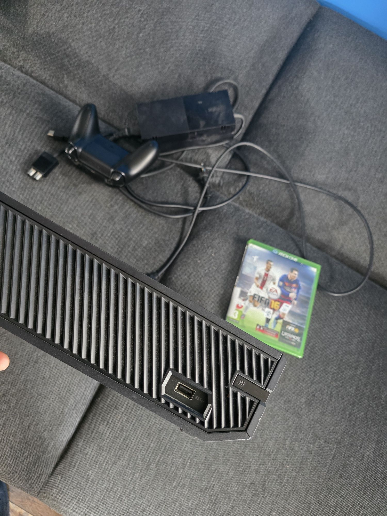 Xbox One konsola 500gb + pad official wireless + kabel hdmi