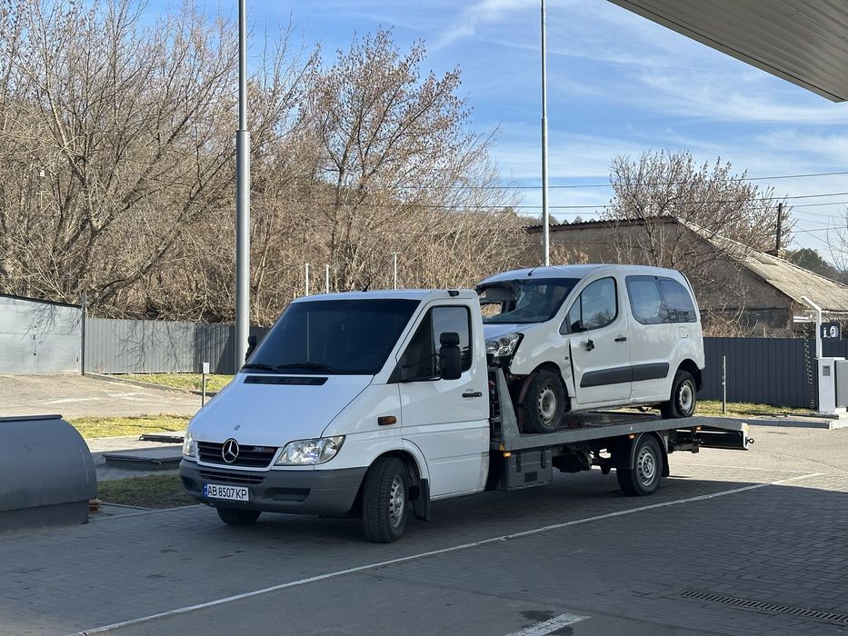 Евакуатор 24/7 перевезення авто після дтп