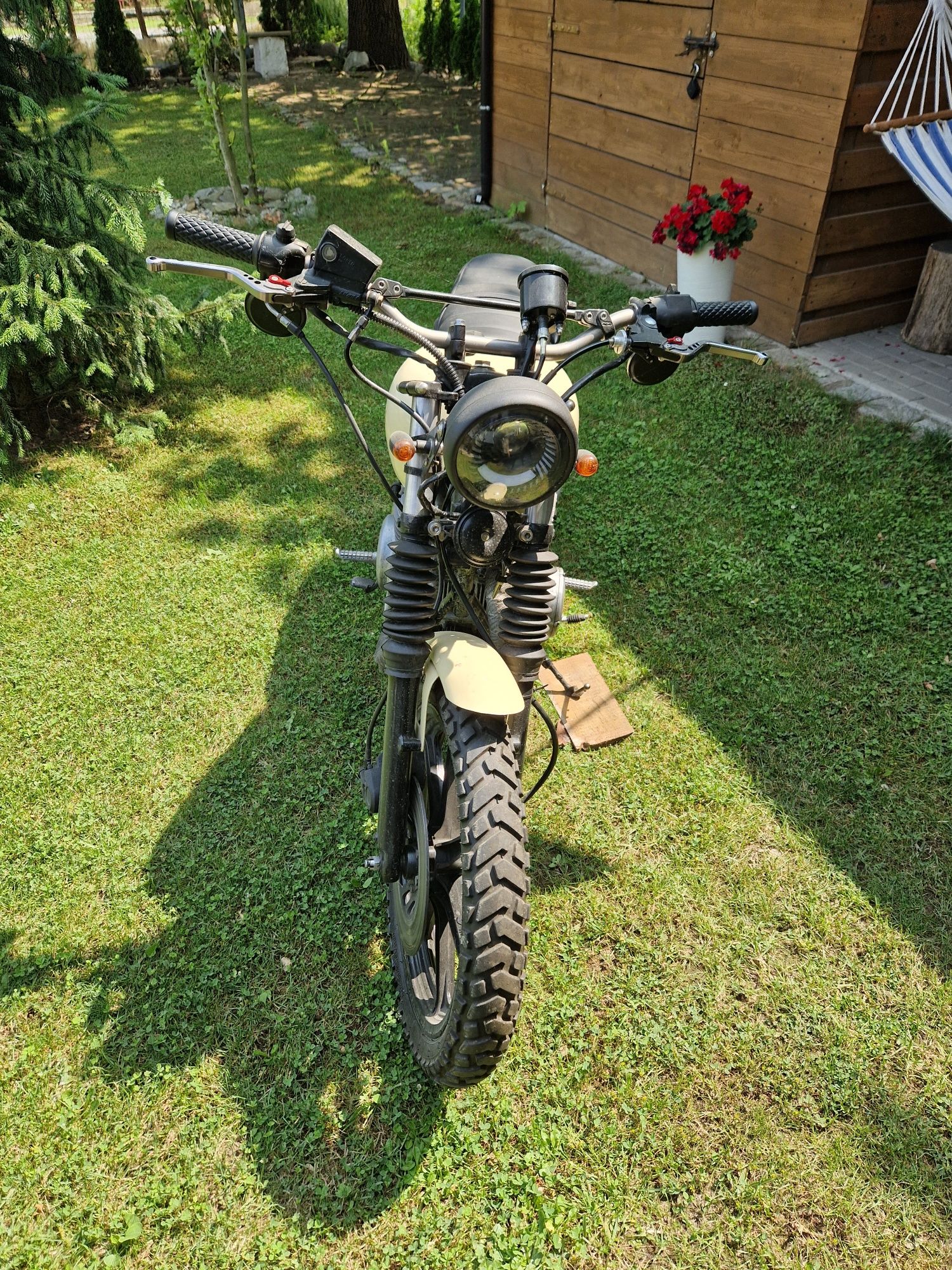 Yamaha xs400 scrambler