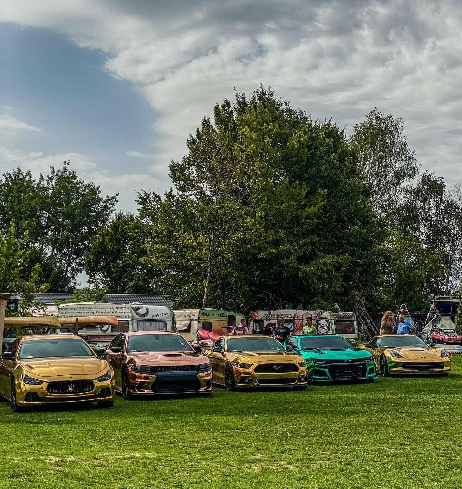 Wypożyczalnia, Wynajem Samochód do ślubu Złoty Mustang Audi Corvette