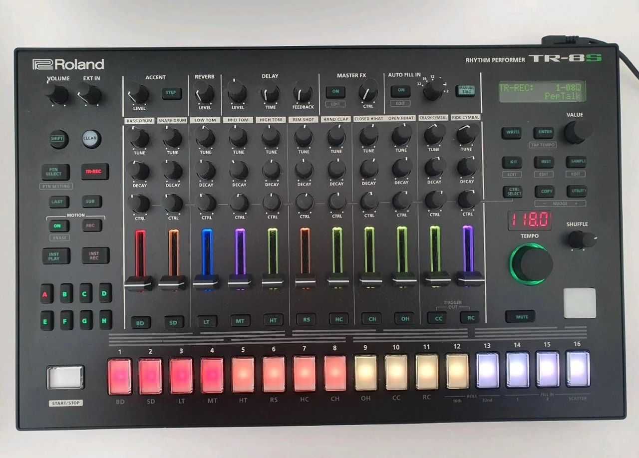 Roland TR-8S drummachine