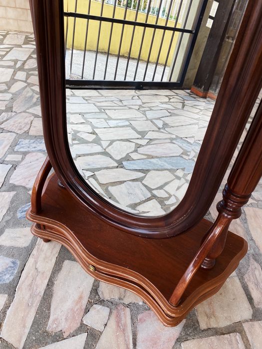 Espelho com estrutura em madeira vintage