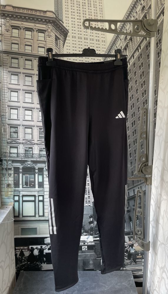 Спортивний костюм для бігу Adidas . Оригінал.  Розмір М .