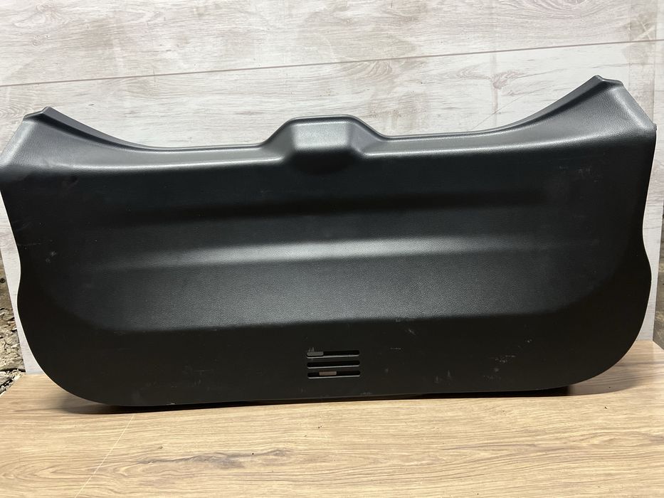 Обшивка двери багажника нижняя Nissan Rogue 14-20 90900-4BA0A